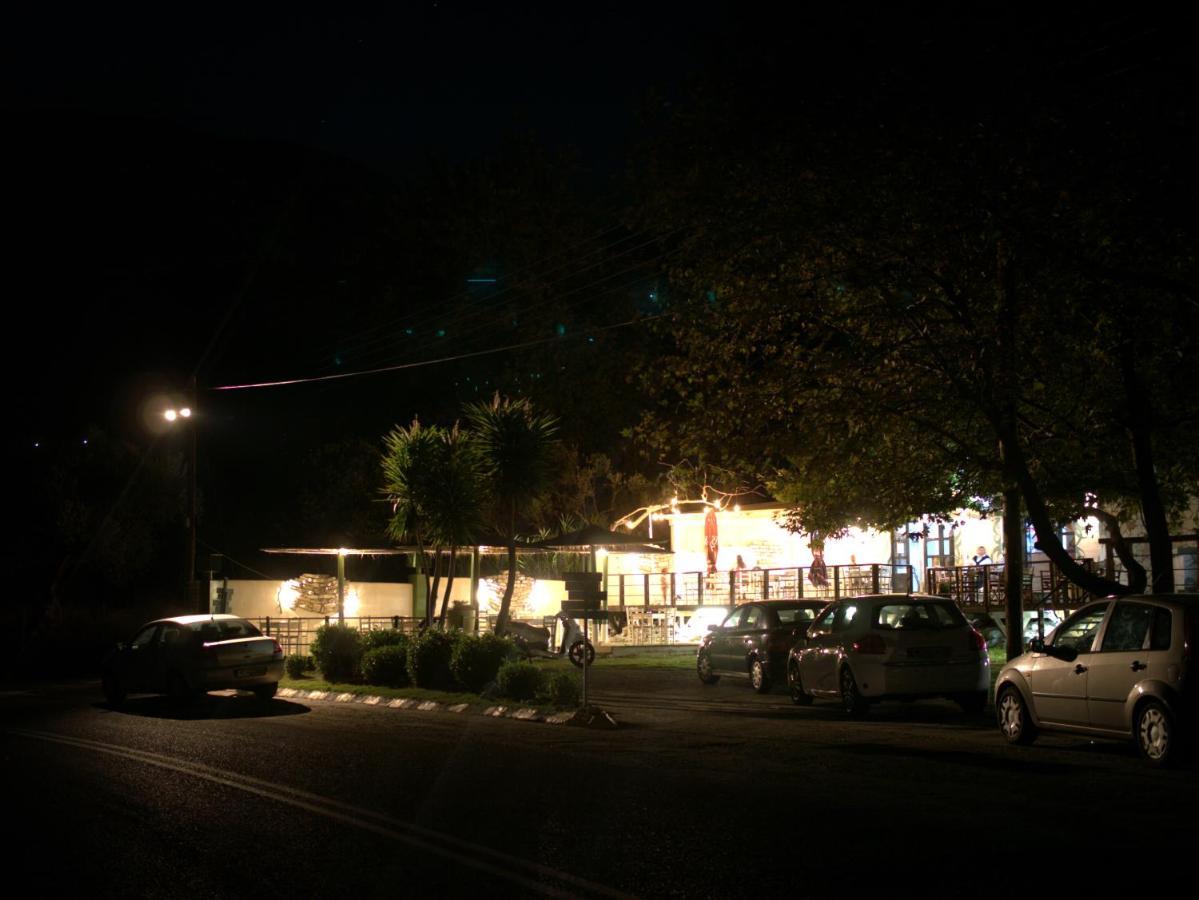 Steinturm Mit Dach-Terrasse Zwischen Fluss, Meer Und Gebirge- Spiti Pirgos Paralia Sergoulas Exterior foto
