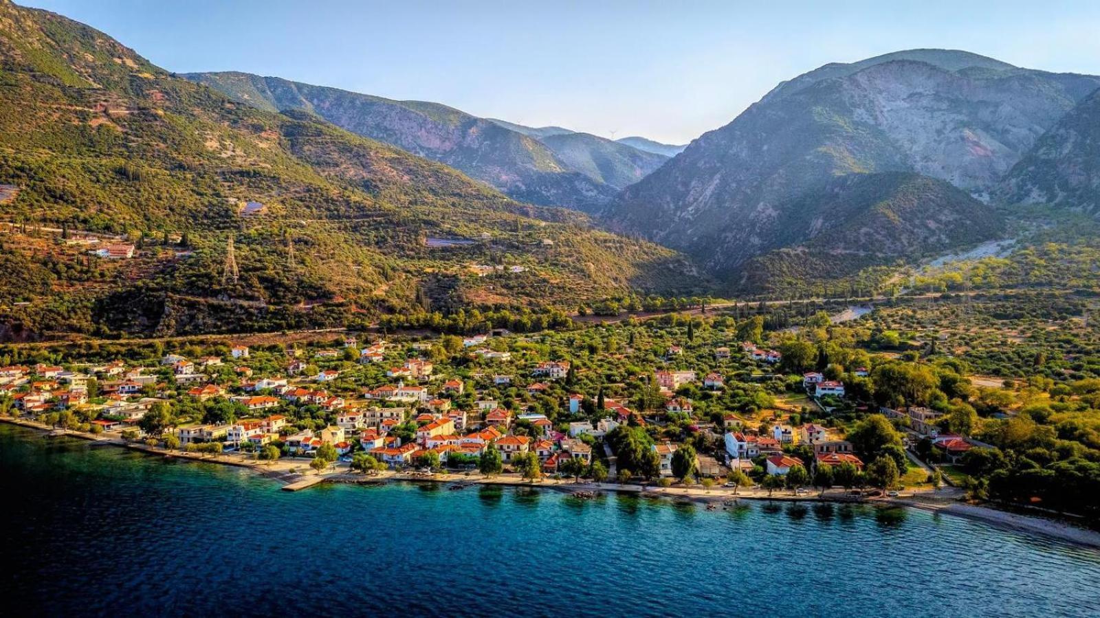 Steinturm Mit Dach-Terrasse Zwischen Fluss, Meer Und Gebirge- Spiti Pirgos Paralia Sergoulas Exterior foto