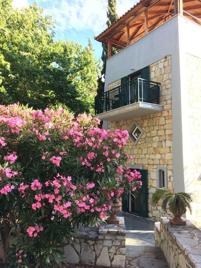 Steinturm Mit Dach-Terrasse Zwischen Fluss, Meer Und Gebirge- Spiti Pirgos Paralia Sergoulas Exterior foto