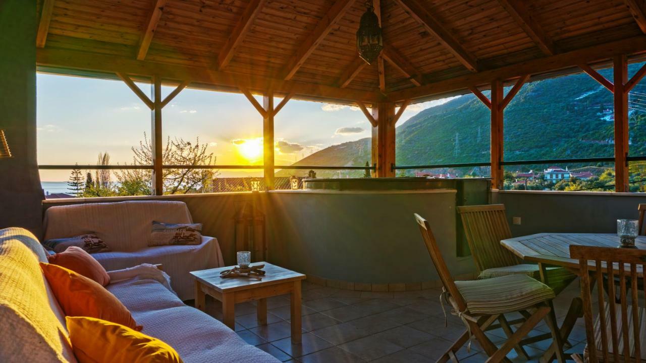 Steinturm Mit Dach-Terrasse Zwischen Fluss, Meer Und Gebirge- Spiti Pirgos Paralia Sergoulas Exterior foto